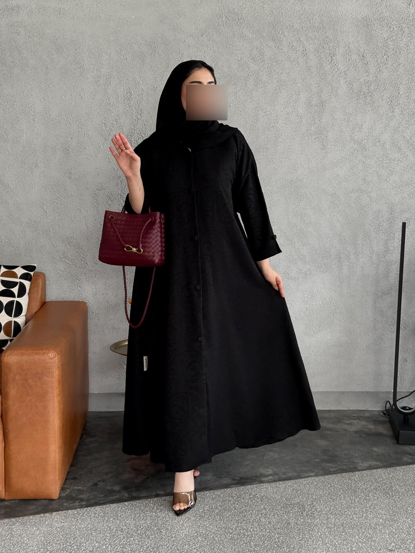 عباة بقماش مزخرف _قصة عملية و تناسب الدوامات 👩‍🏫 _سعرها ٢٠ ريال 🇴🇲 _نشحن لكل دول ال(