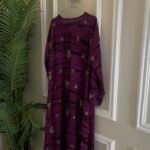 قطعة باللون البنفسجي